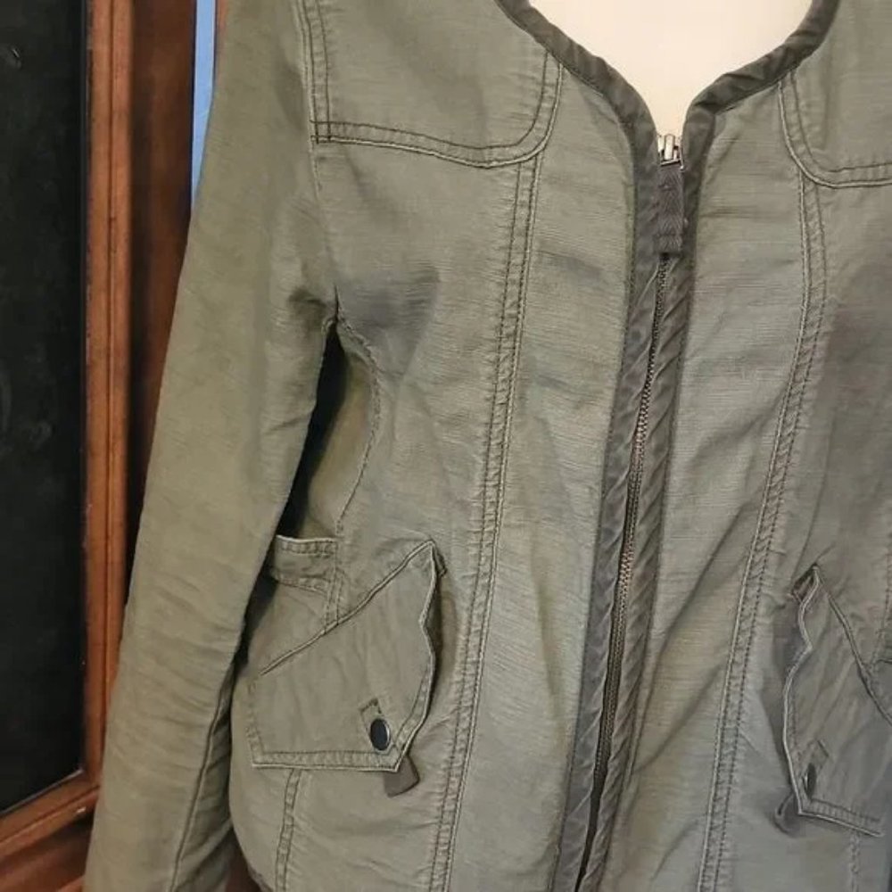 Anthropologie Lace embellished Jacket - Picture 5 of 10